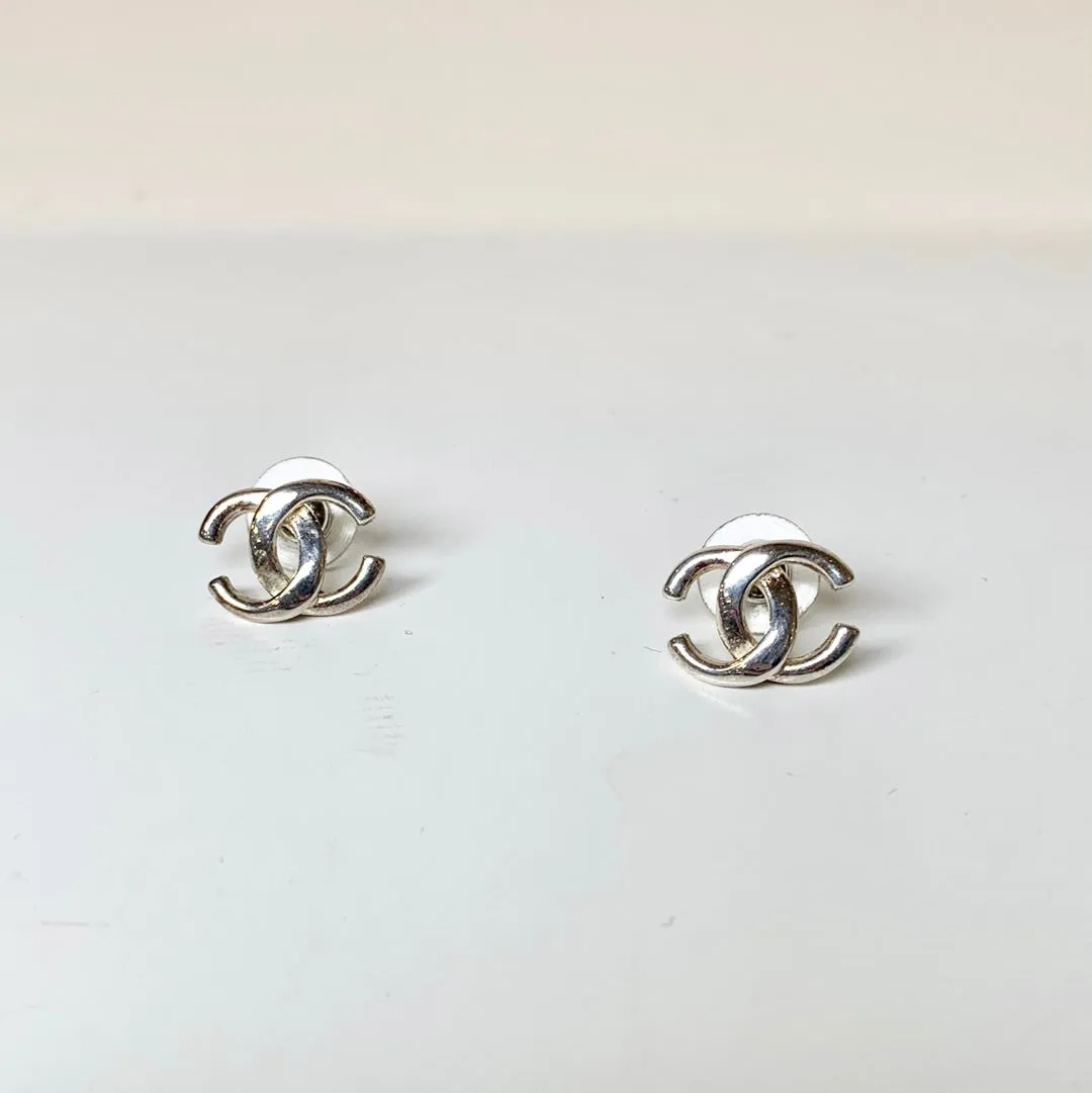 Classic CC Stud Earrings