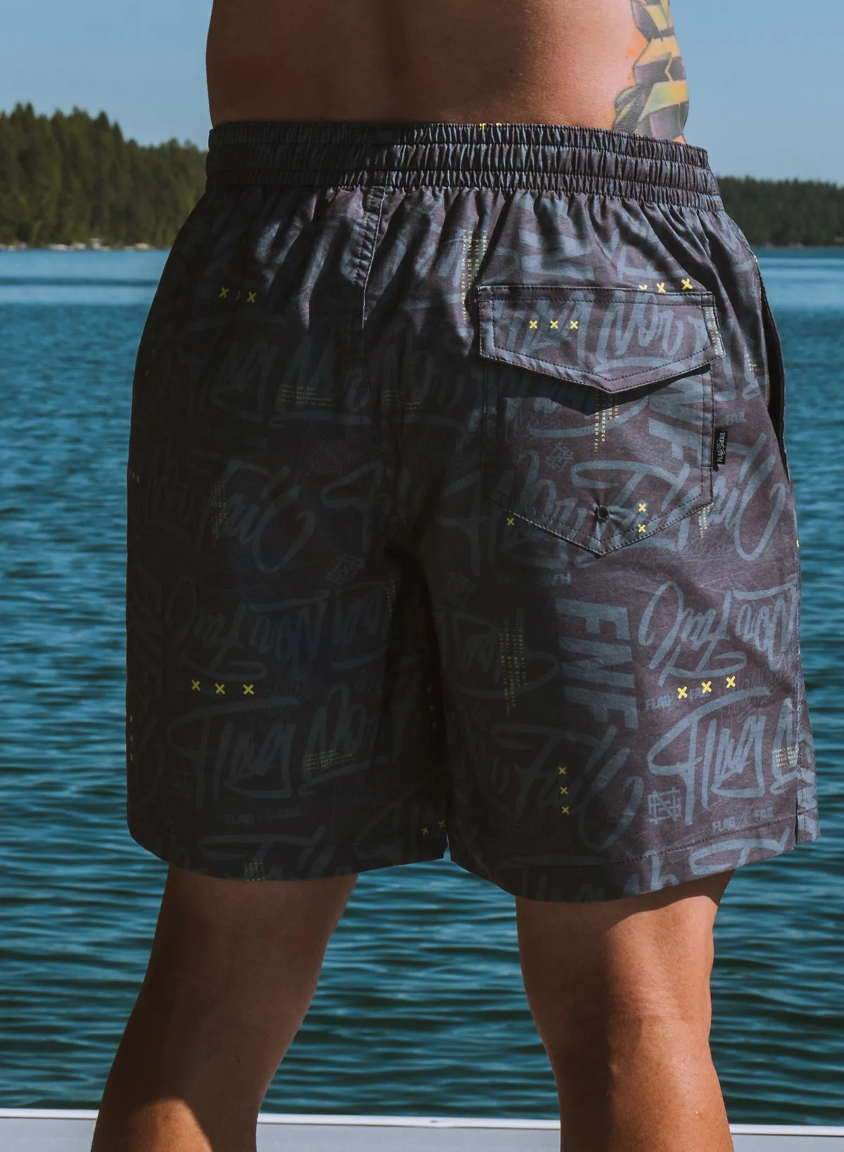 GOOD SUMMER SHORTS - FLAG-FETTI