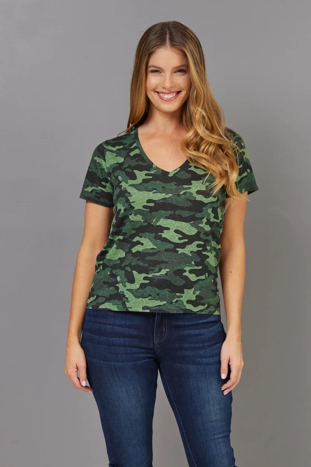 Majestic Linen Short Sleeve Camo Print Crewneck in Camo/Vert