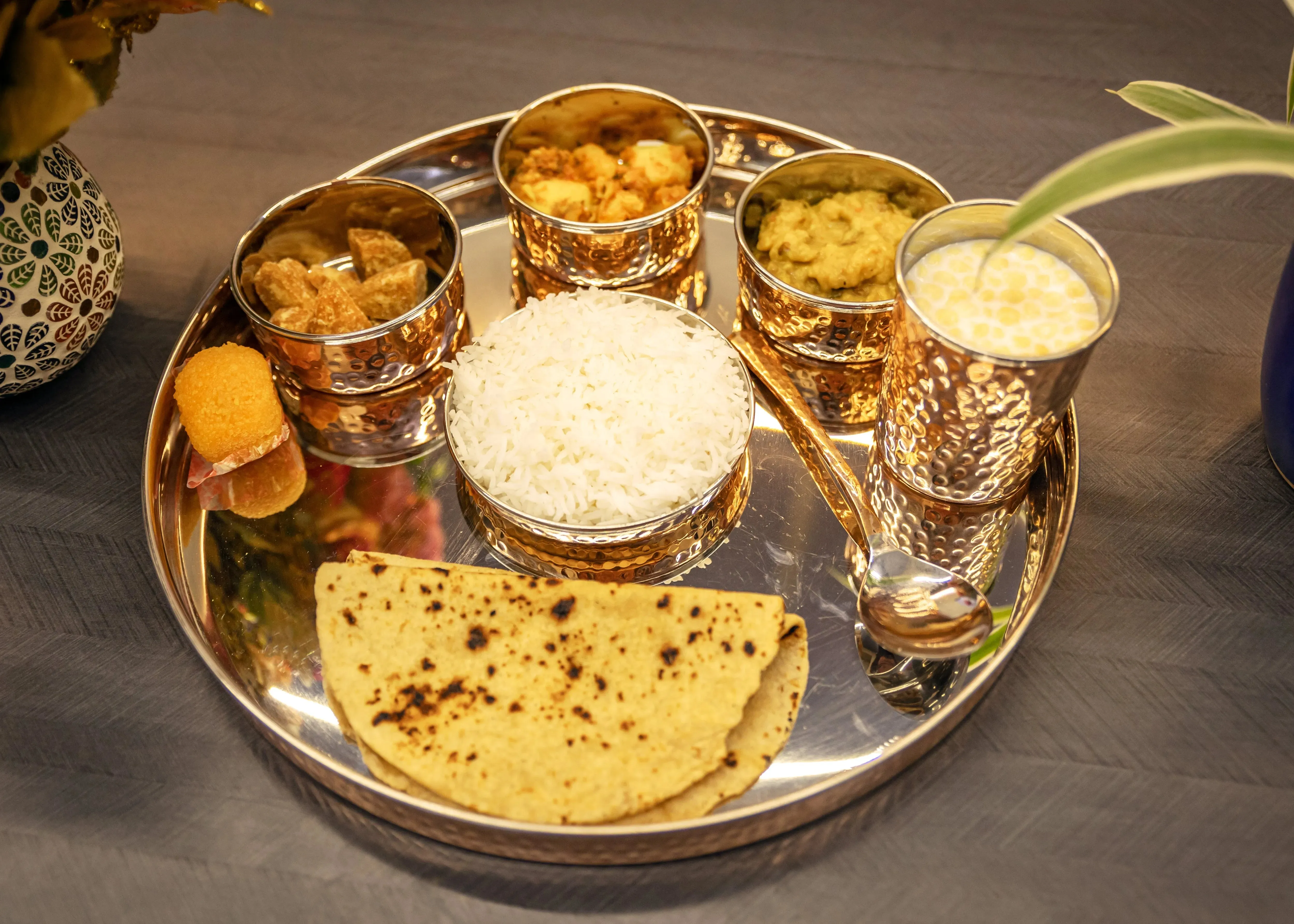 Metal Food Thali With Bowls